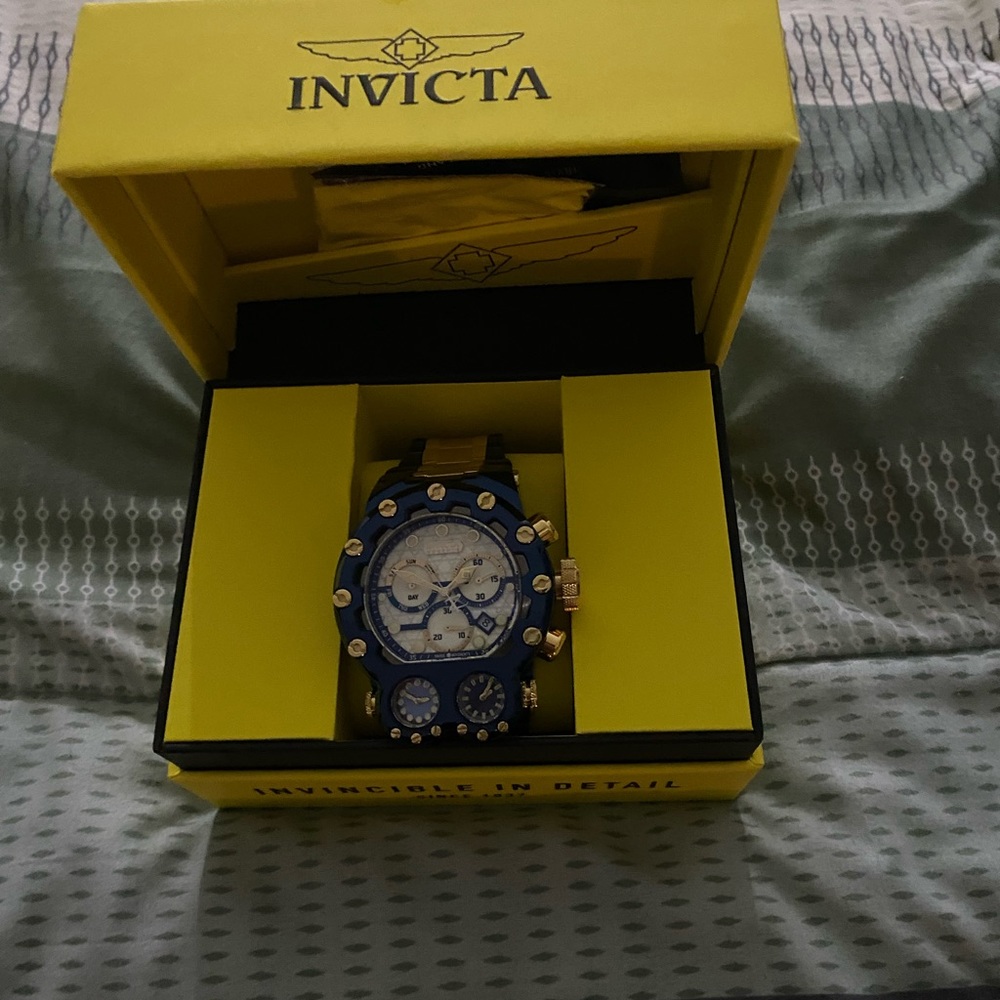 Men’s Invicta Magnum Reserve watch